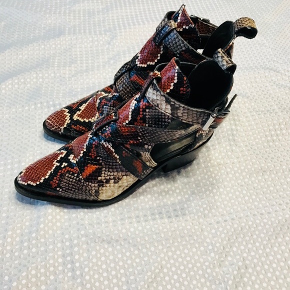 Allsaints Darcy leather pointed toe bootie - Picture 4 of 13